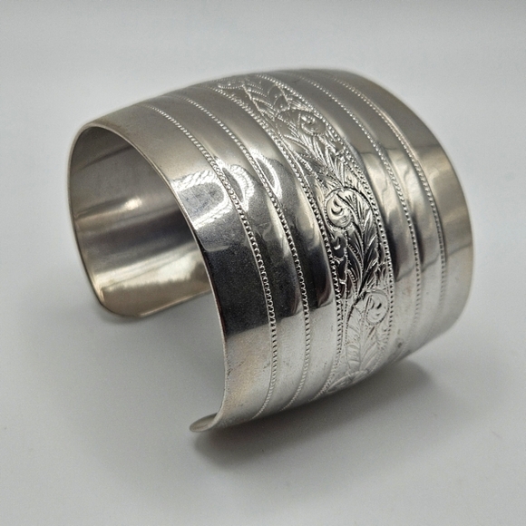 VINTAGE Monet Polished Silver Tone Etched Design Wide 2" Cuff Bracelet Signed 80 - Picture 2 of 7